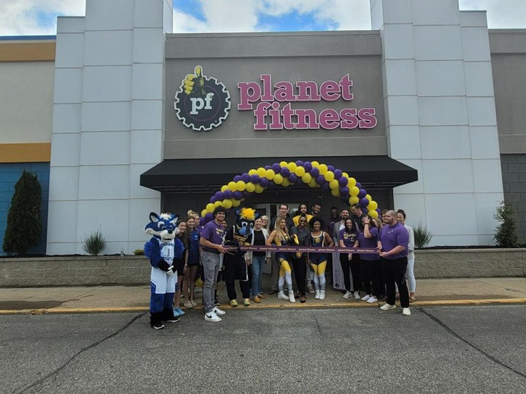 MAYOR BENNETT WELCOMES PLANET FITNESS — City of Terre Haute Government